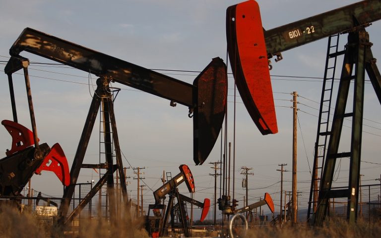 قیمت نفت آمریکا از مرز ۷۰ دلار گذشت