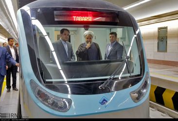 تصاویر حضور رییس جمهور در مترو در خراسان رضوی