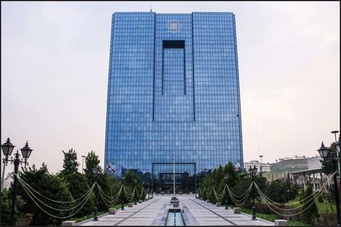 عضو اتاق بازرگانی تهران:حضور بانک مرکزی در بازار موجب کاهش قیمت و ثبات در بازار خواهد شد