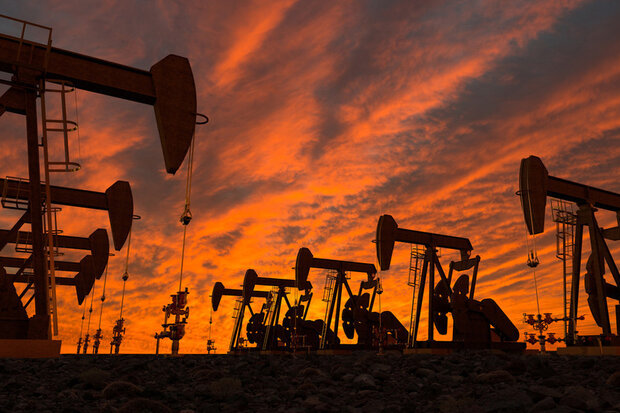 جهان در ابتدای سال ۲۰۲۲ با مازاد عرضه نفت روبه‌رو می‌شود