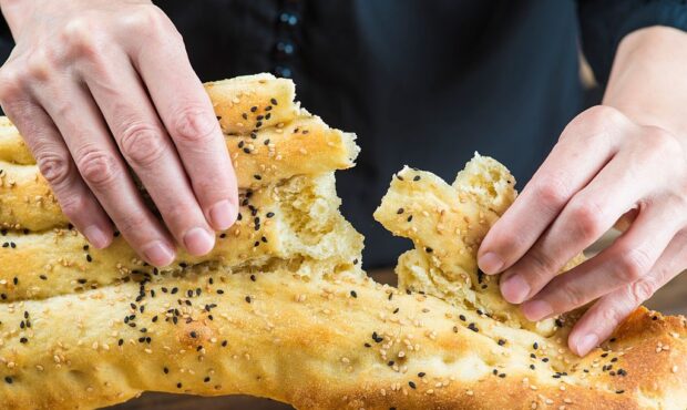 شگرد یک نانوایی در فارس که نان نمی پُخت اما پول پارو می کرد