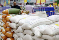 برنج و شکر با قیمت مصوب عرضه می‌شود/ توزیع کالاهای اساسی طبق روال سابق