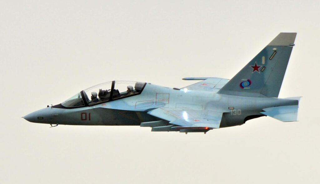 تحویل چند فروند جنگنده روسی یاک ۱۳۰ به ارتش ایران + ویدئو