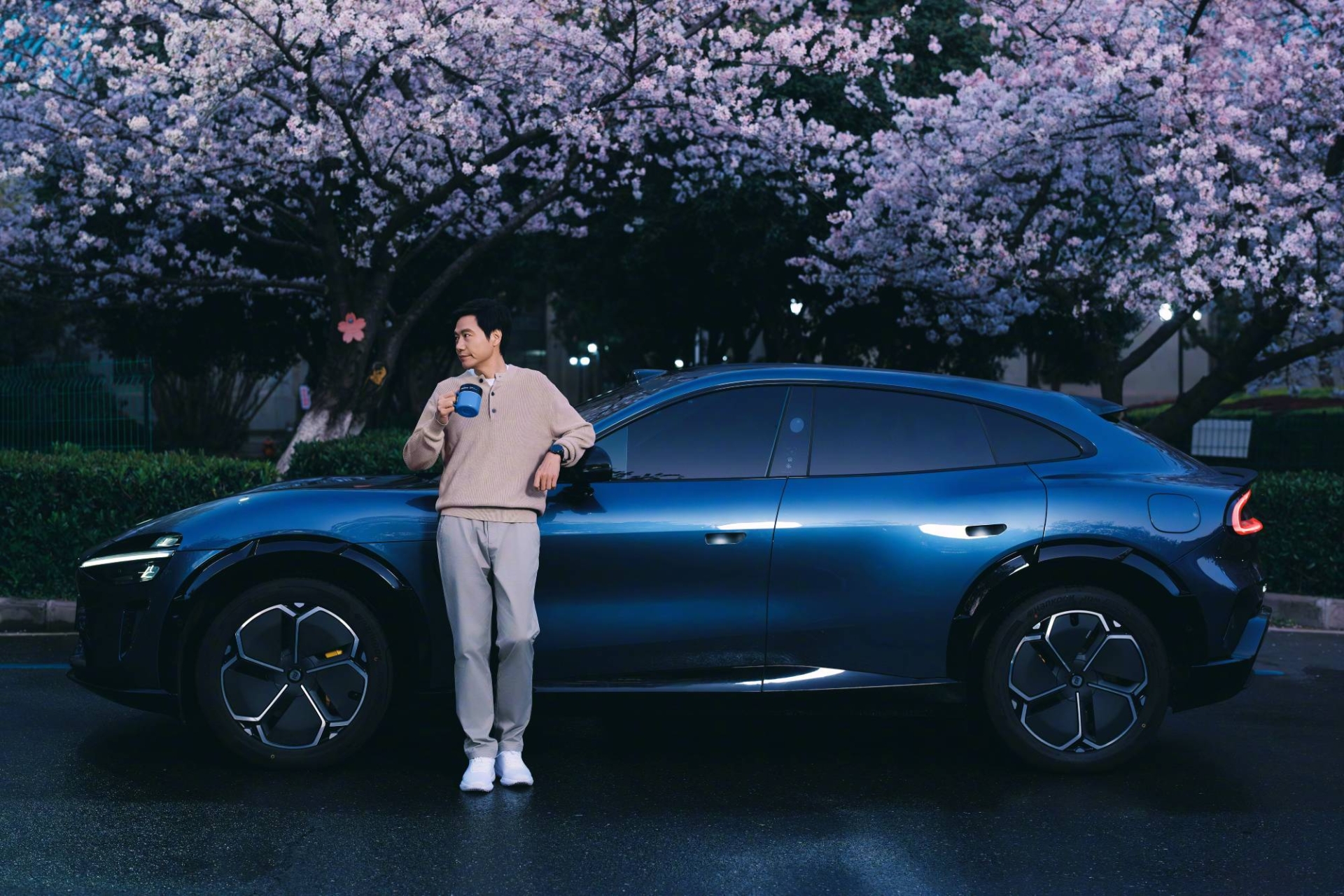 شاسی بلند برقی شیائومی YU7