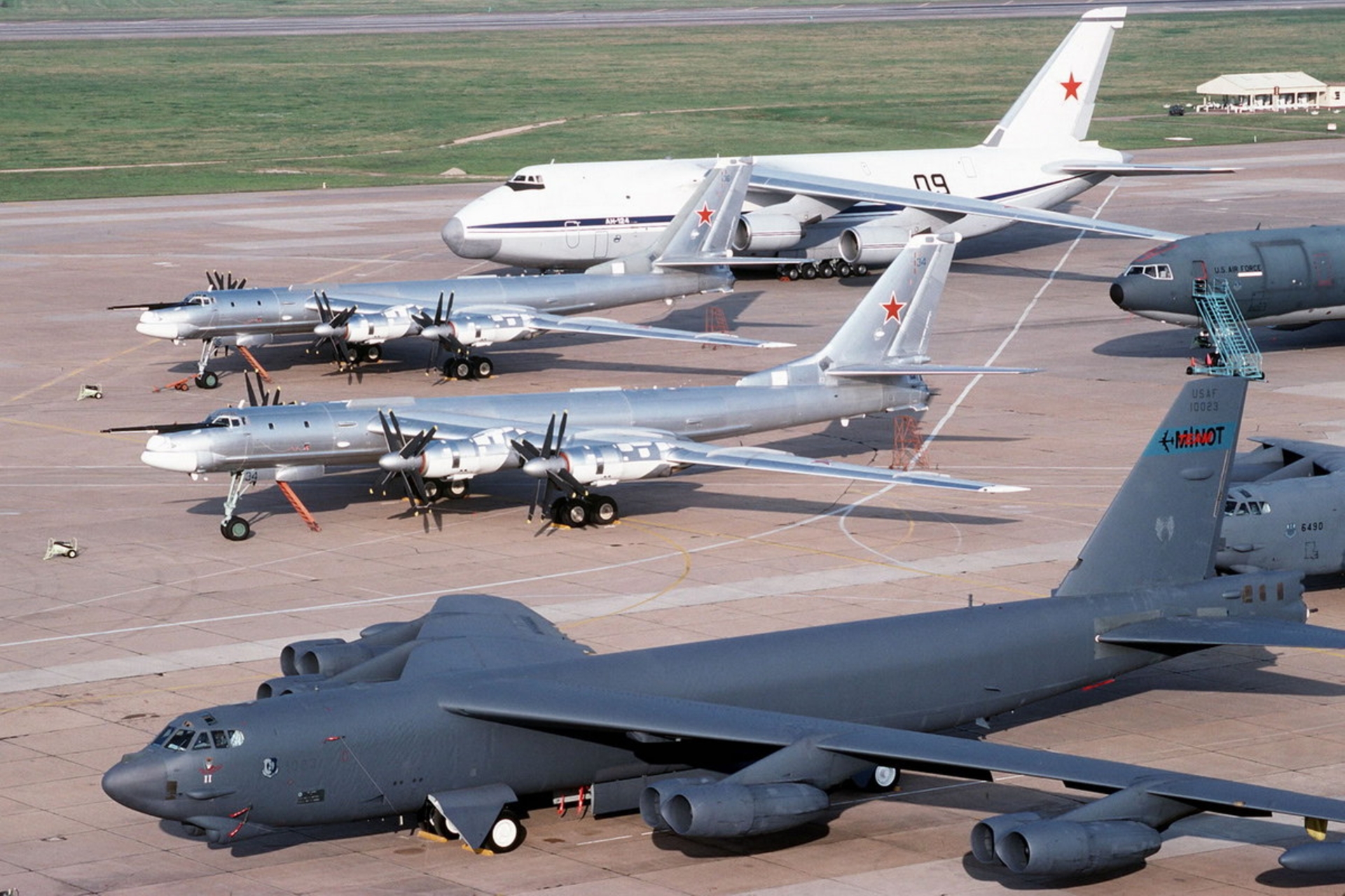 هواپیمای آنتونوف ای‌ان-۱۲۴ Antonov AN-124 Ruslan در حال توسعه