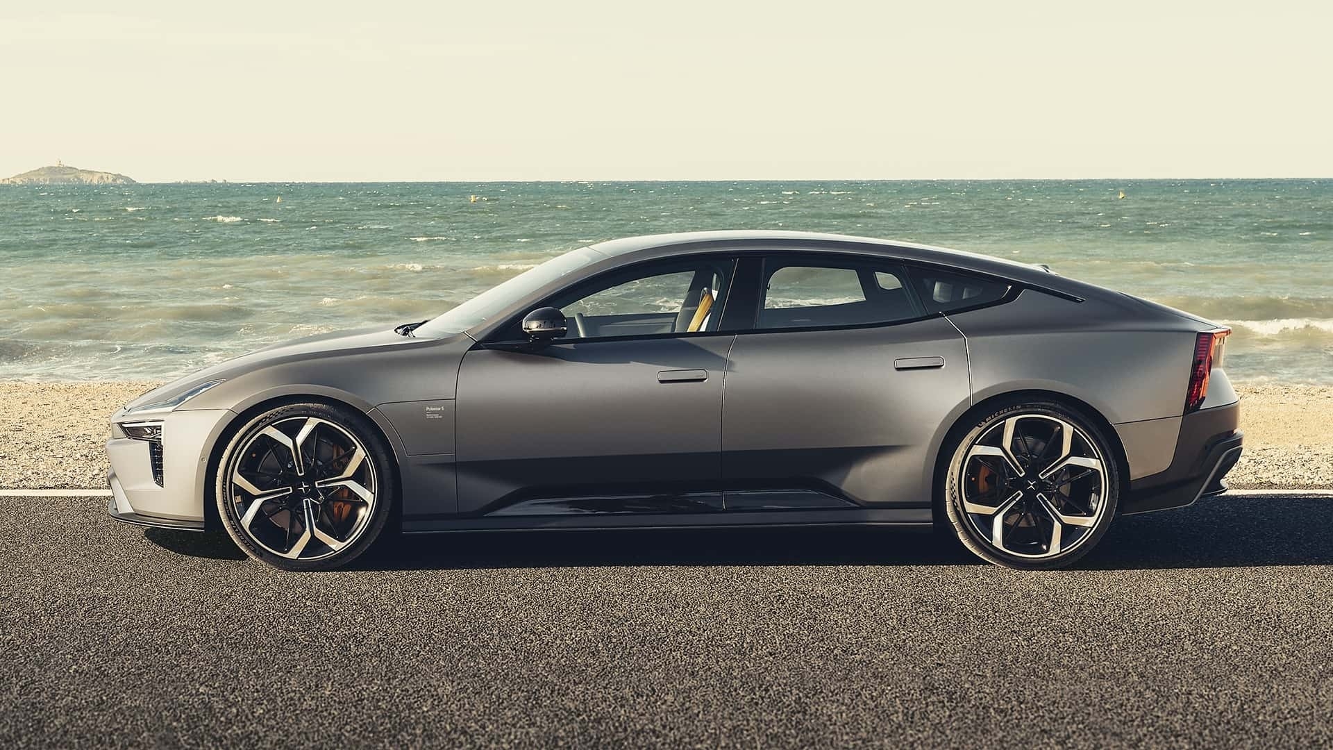 نمای جانبی خودرو پولستار ۵