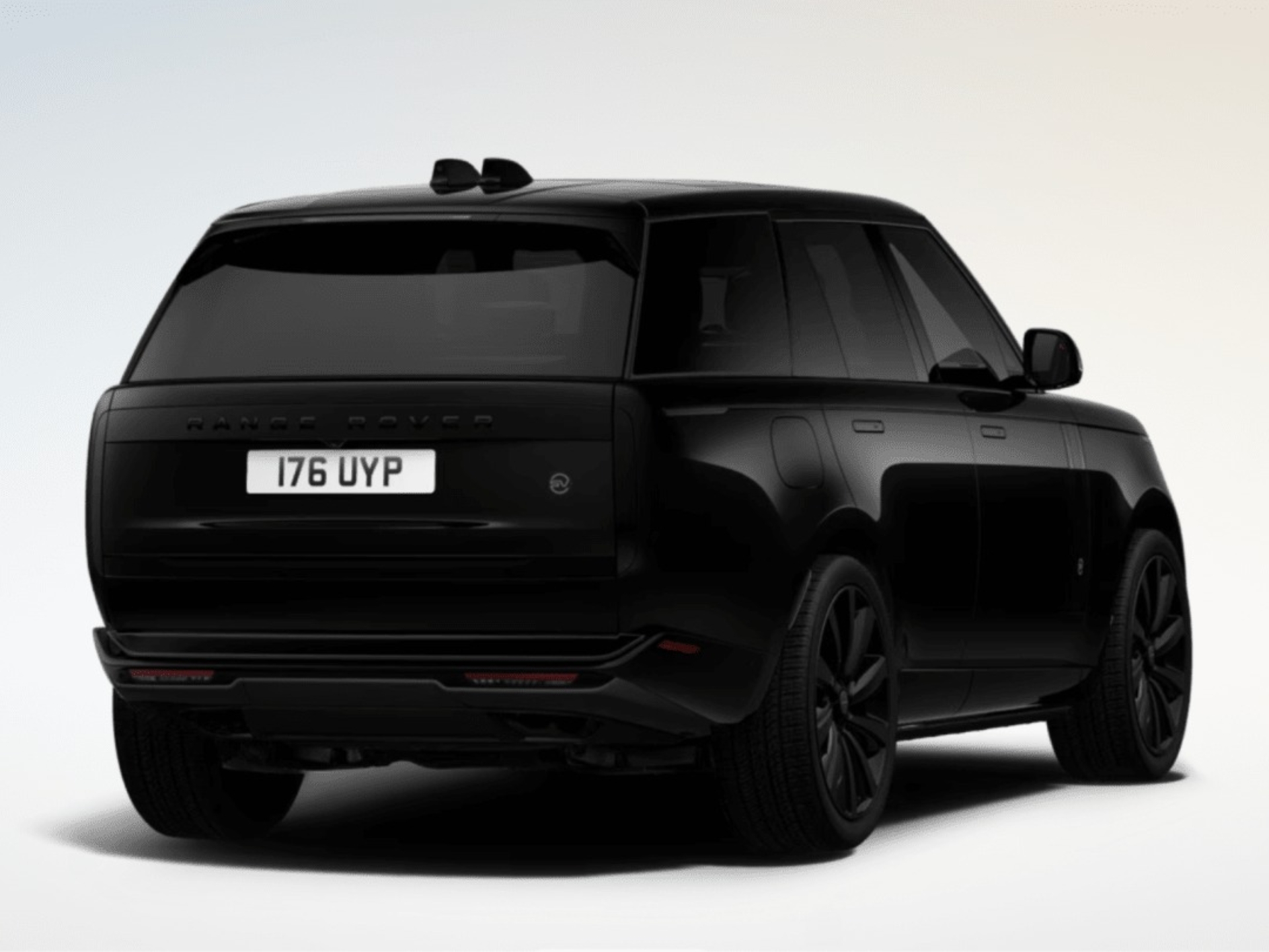 سه‌چهارم عقبی خودرو رنج روور SV Black