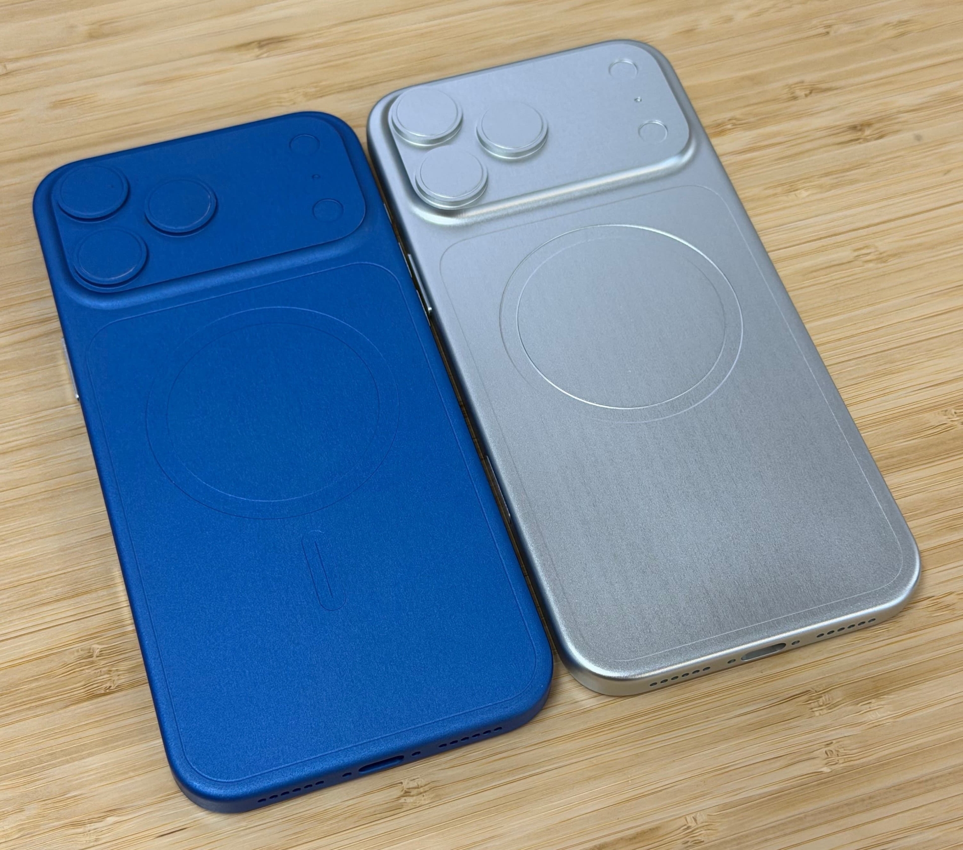 نمای پشت ماکت آیفون ۱۸ پرو روی میز