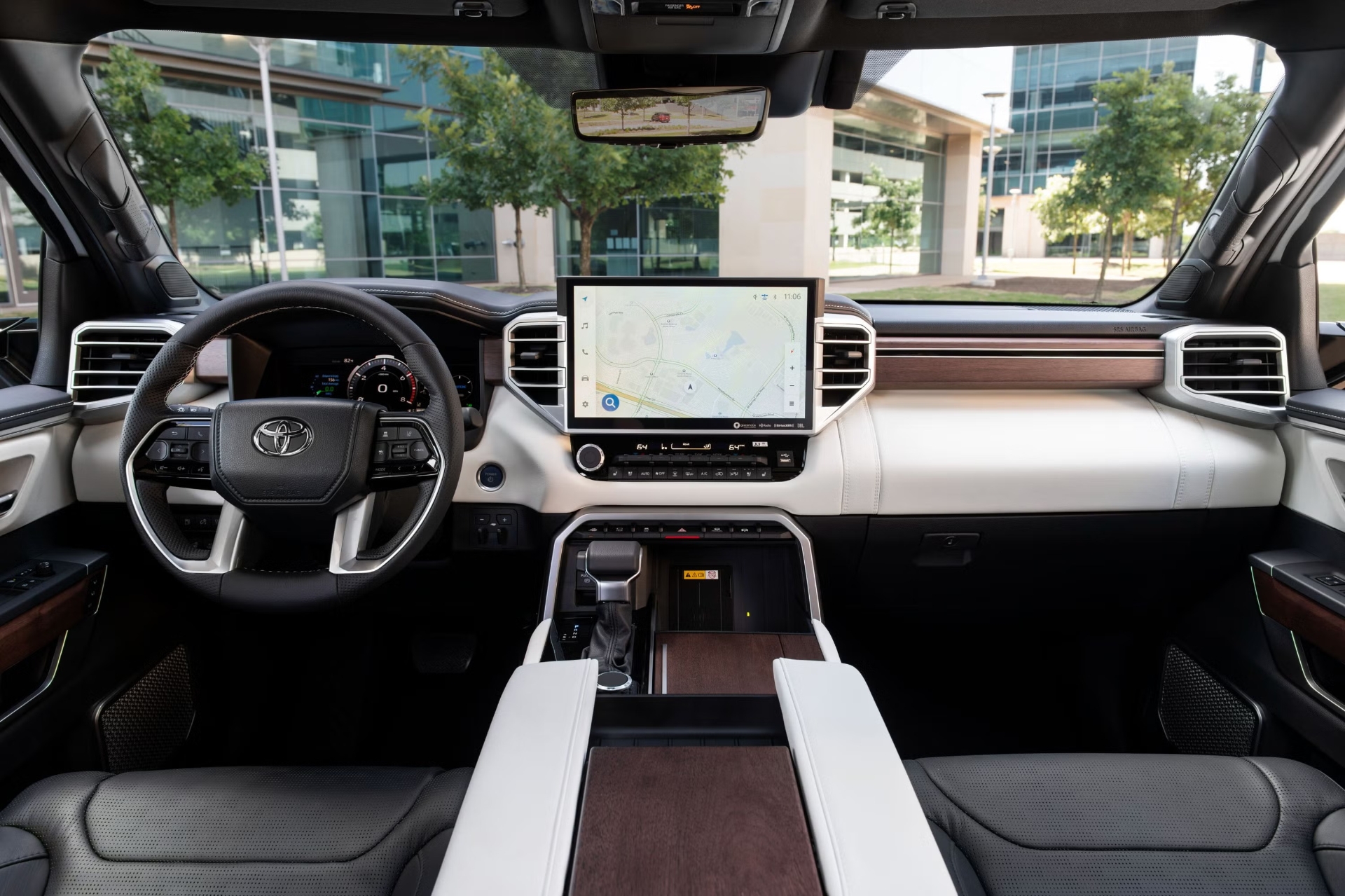 داشبورد و کابین داخلی خودرو تویوتا سکویا (Toyota Sequoia) با نمایشگر لمسی بزرگ